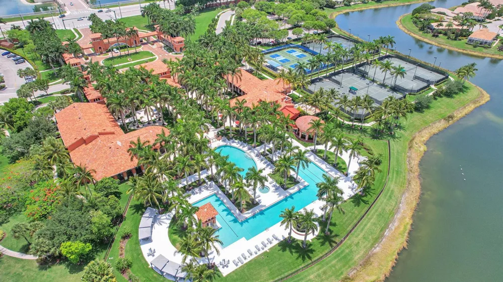 8553 E Via Grande E Wellington, FL 33411