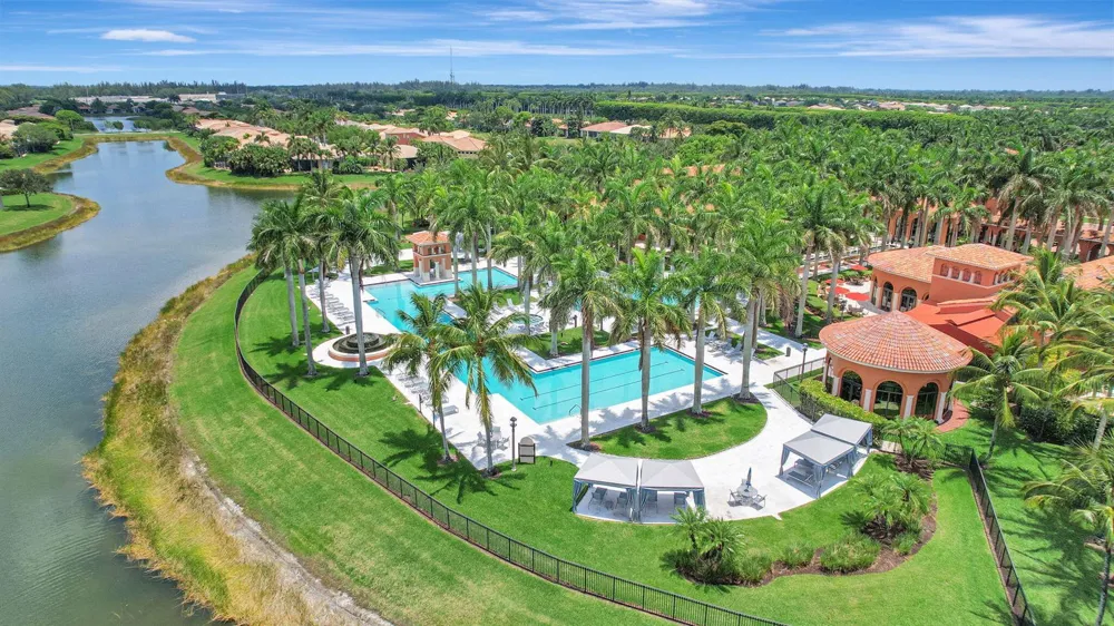 8553 E Via Grande E Wellington, FL 33411
