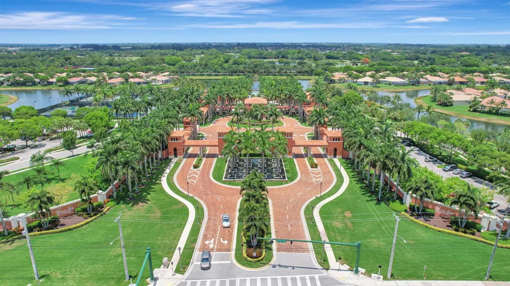 8553 E Via Grande E Wellington, FL 33411