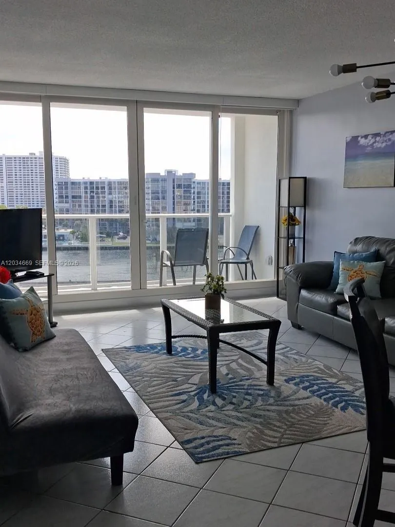 3505 S Ocean Dr #704 Hollywood, FL 33019