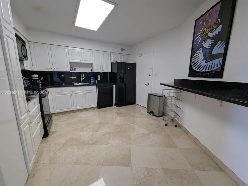 5161 Collins Ave #518 Miami Beach, FL 33140
