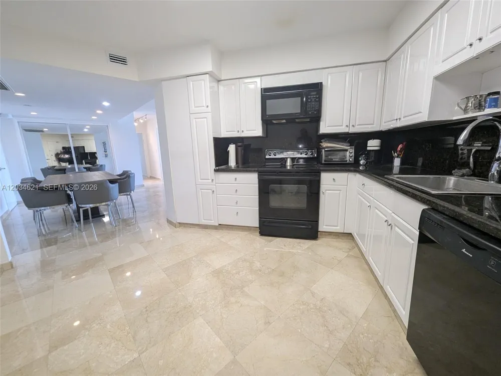 5161 Collins Ave #518 Miami Beach, FL 33140