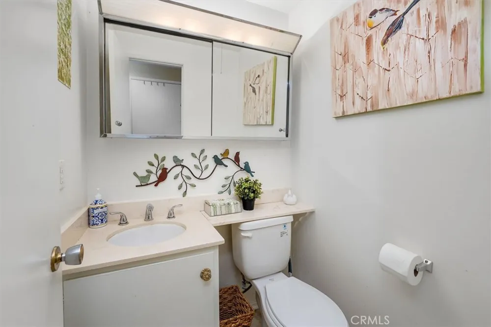26742 Whispering Leaves, Unit B Newhall, CA 91321