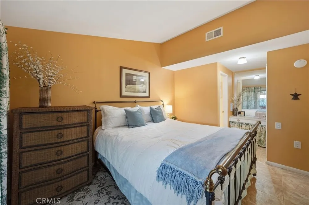 26742 Whispering Leaves, Unit B Newhall, CA 91321