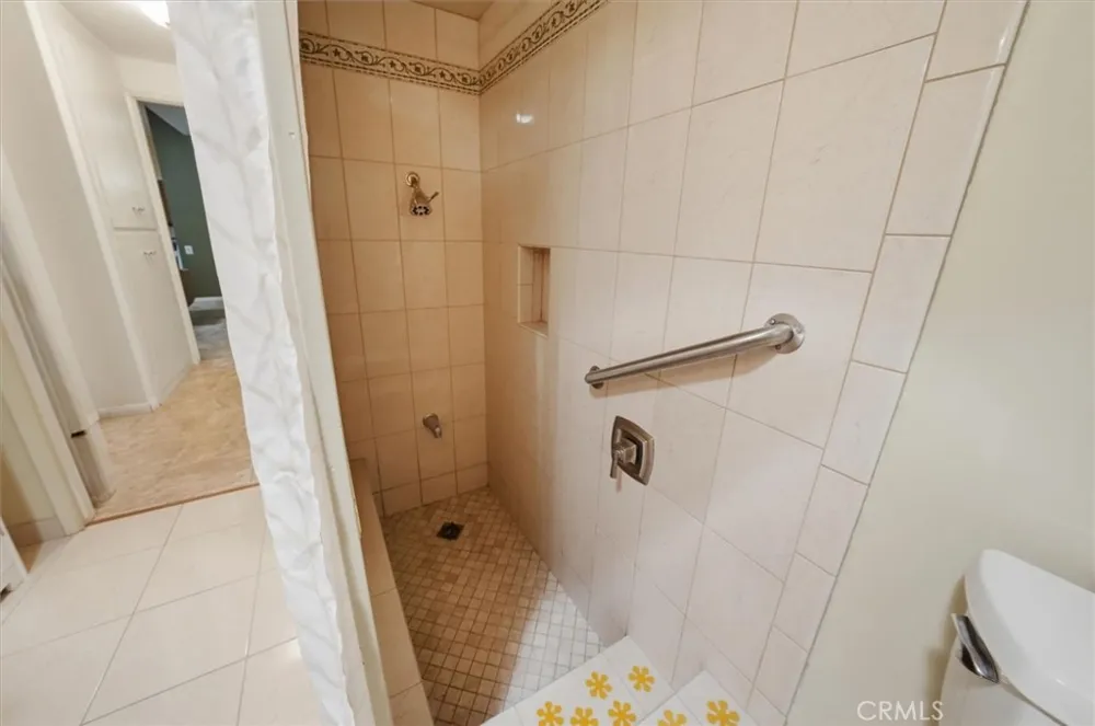 26742 Whispering Leaves, Unit B Newhall, CA 91321