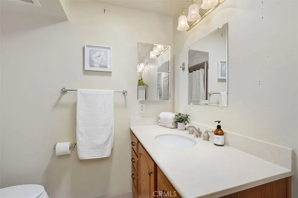 26742 Whispering Leaves, Unit B Newhall, CA 91321