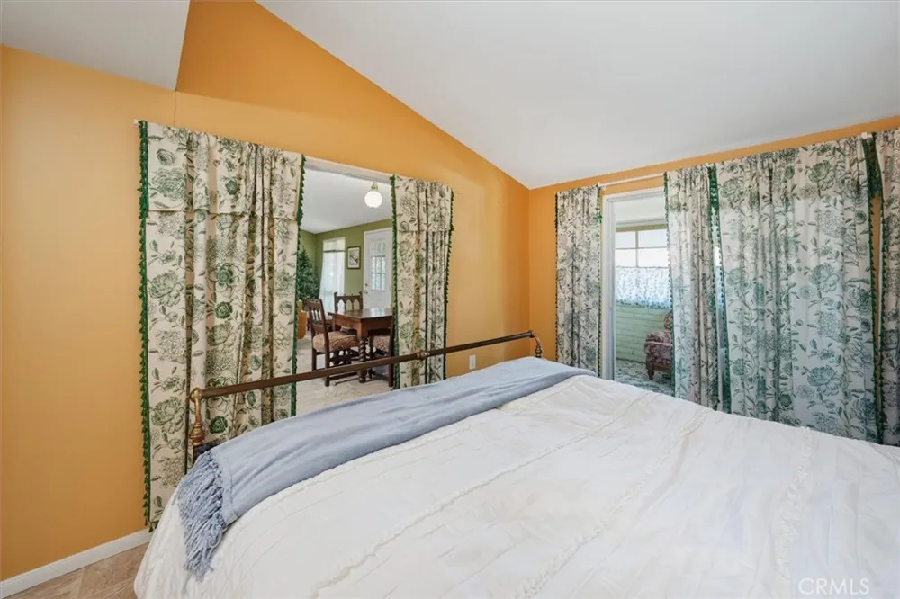 26742 Whispering Leaves, Unit B Newhall, CA 91321