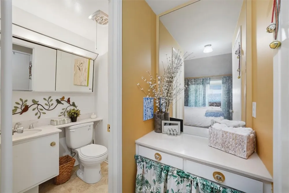 26742 Whispering Leaves, Unit B Newhall, CA 91321