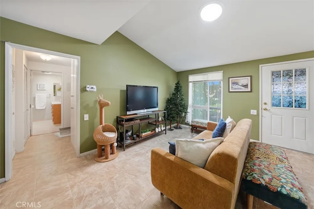 26742 Whispering Leaves, Unit B Newhall, CA 91321