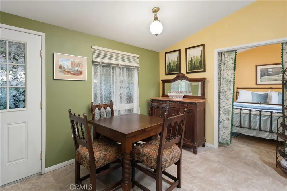 26742 Whispering Leaves, Unit B Newhall, CA 91321