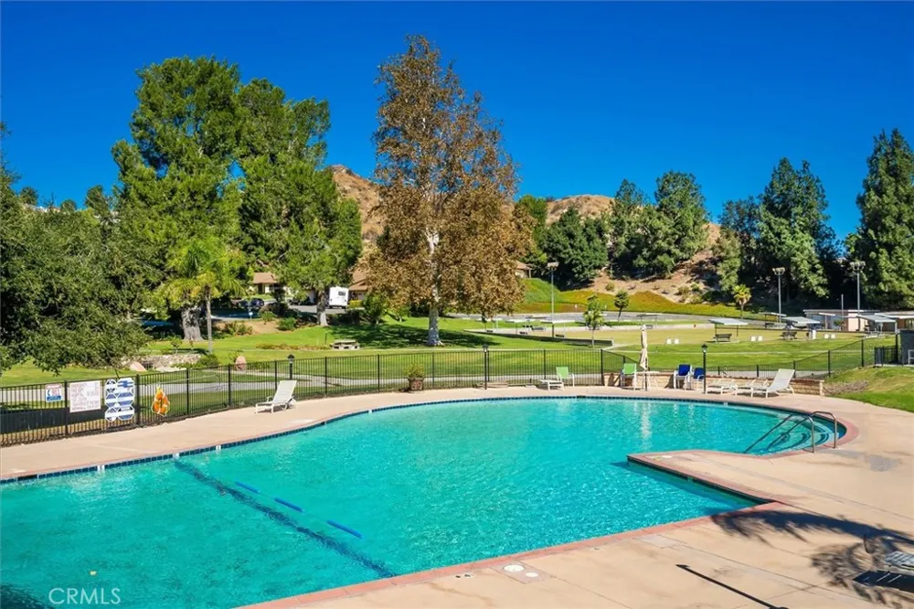 26742 Whispering Leaves, Unit B Newhall, CA 91321