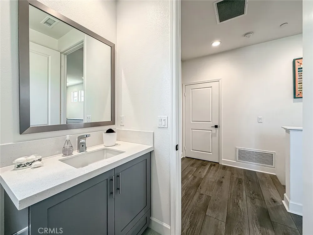 2402 Conroy Avenue Camarillo, CA 93012