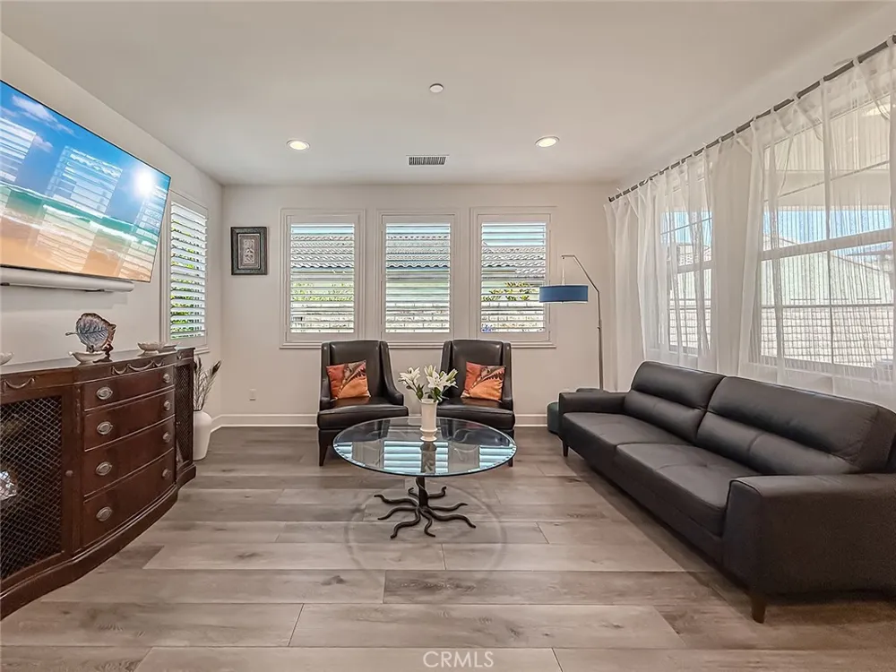 2402 Conroy Avenue Camarillo, CA 93012
