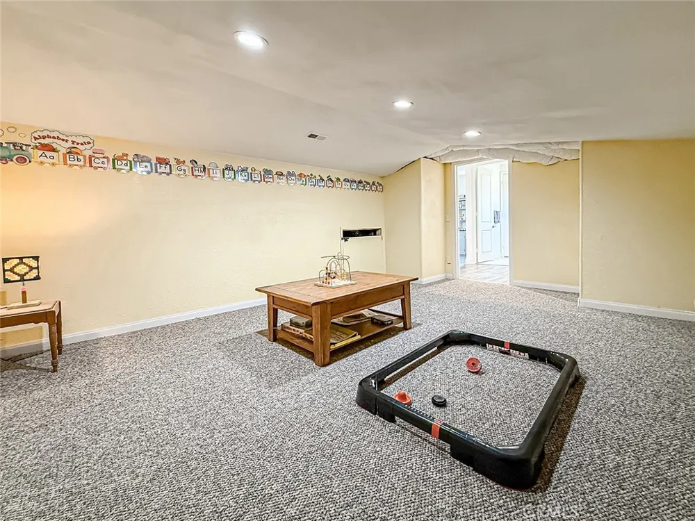 2402 Conroy Avenue Camarillo, CA 93012