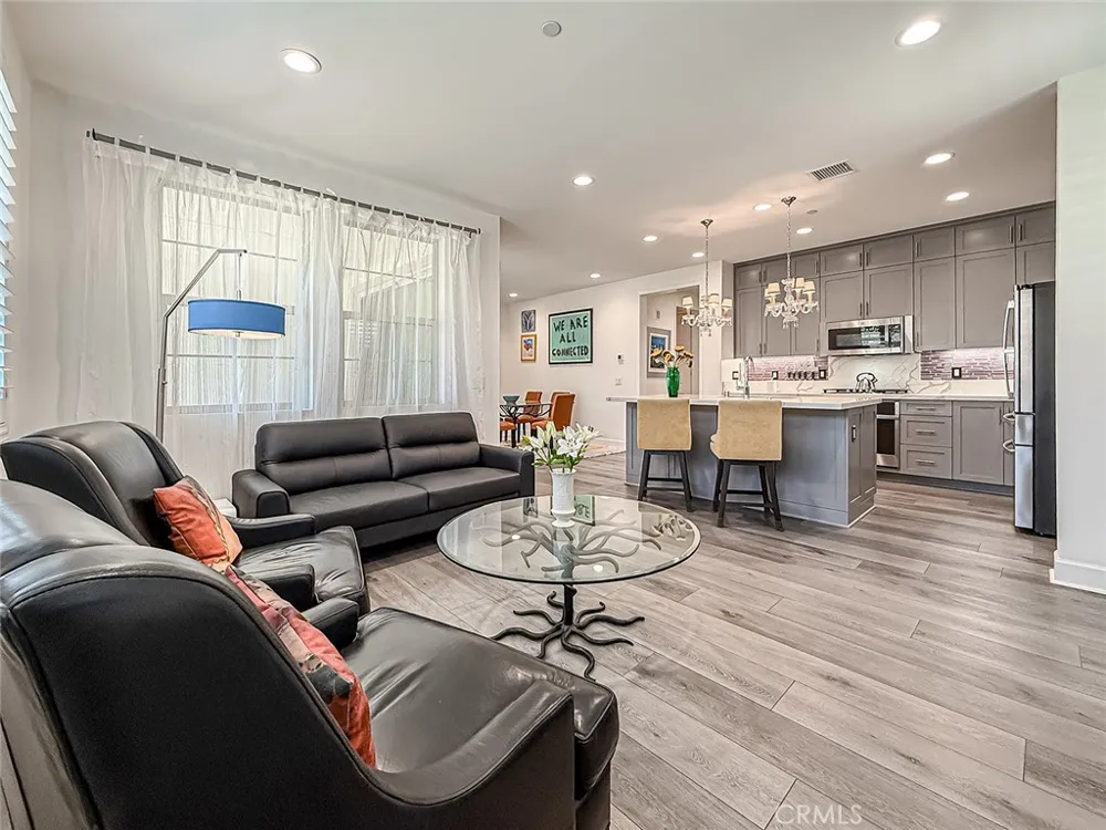 2402 Conroy Avenue Camarillo, CA 93012