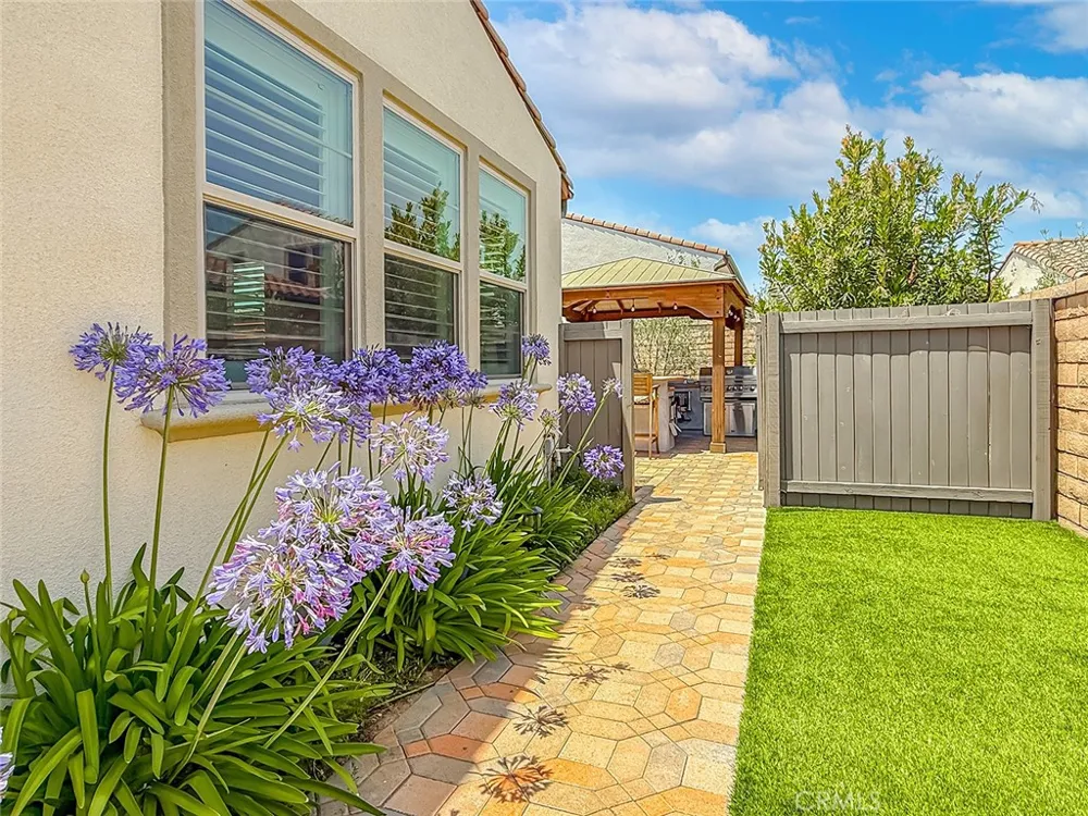 2402 Conroy Avenue Camarillo, CA 93012