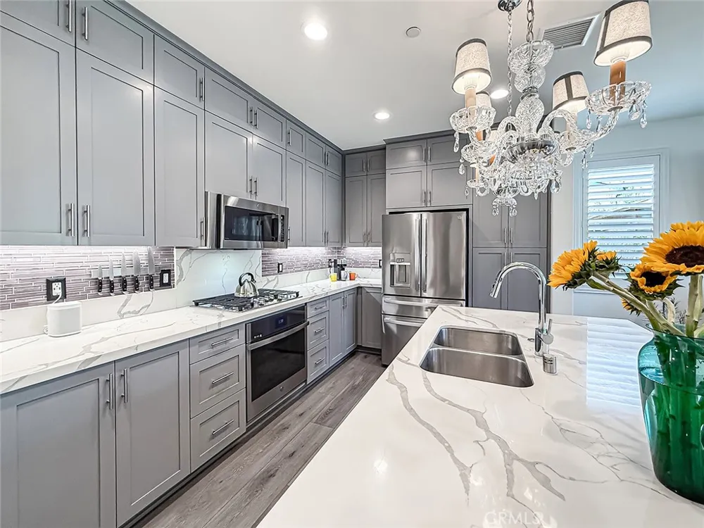 2402 Conroy Avenue Camarillo, CA 93012