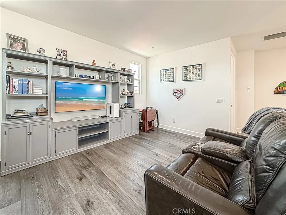 2402 Conroy Avenue Camarillo, CA 93012