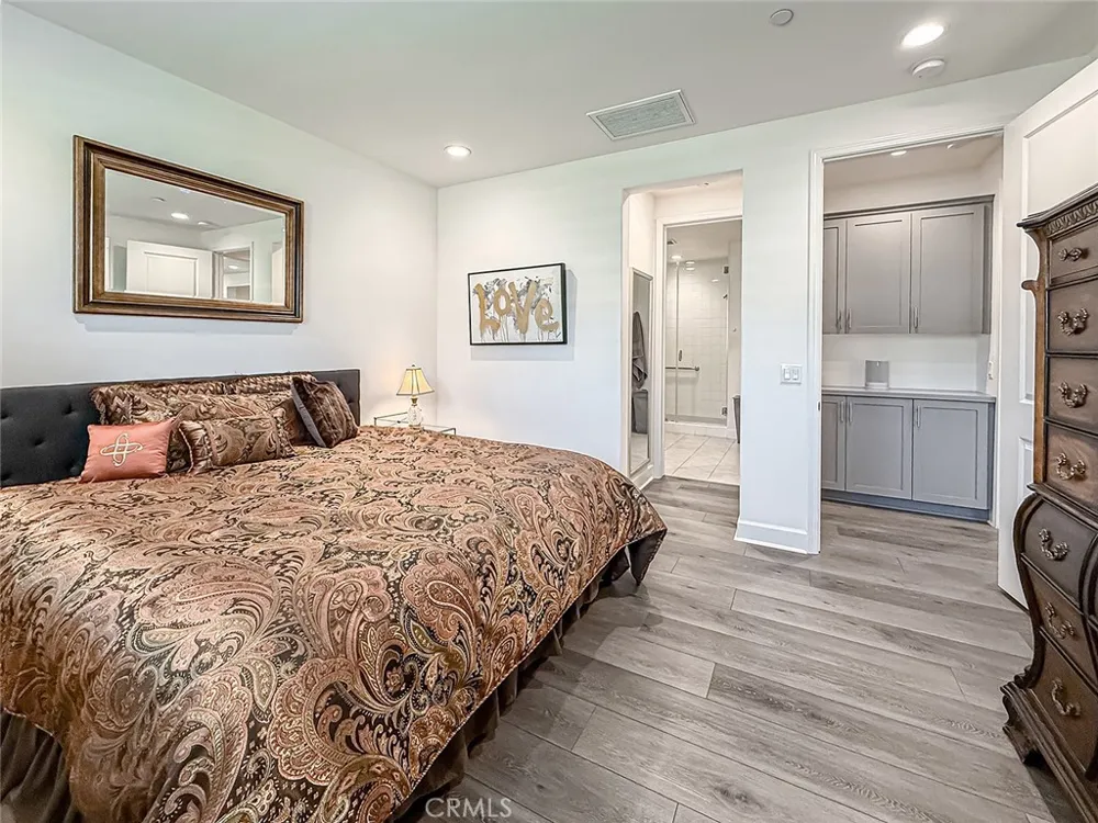 2402 Conroy Avenue Camarillo, CA 93012