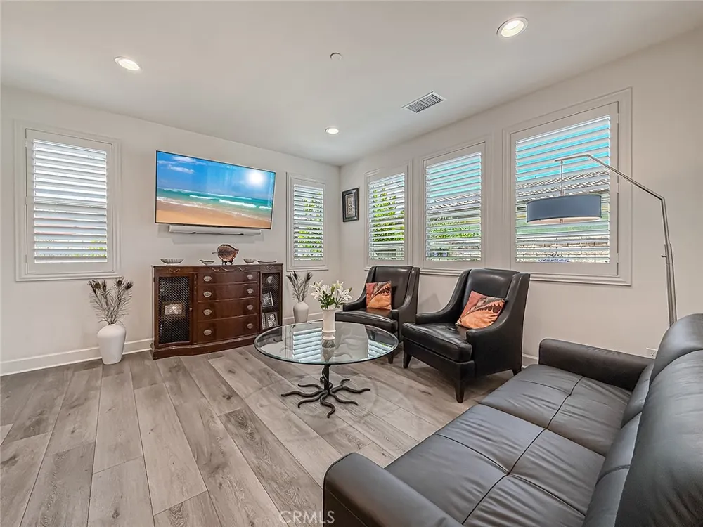 2402 Conroy Avenue Camarillo, CA 93012