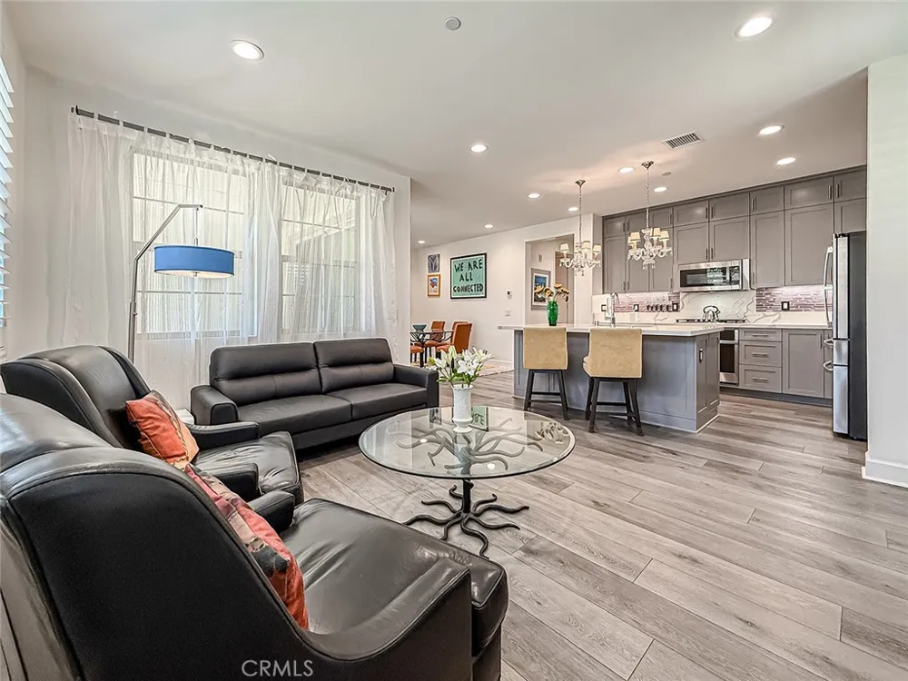 2402 Conroy Avenue Camarillo, CA 93012