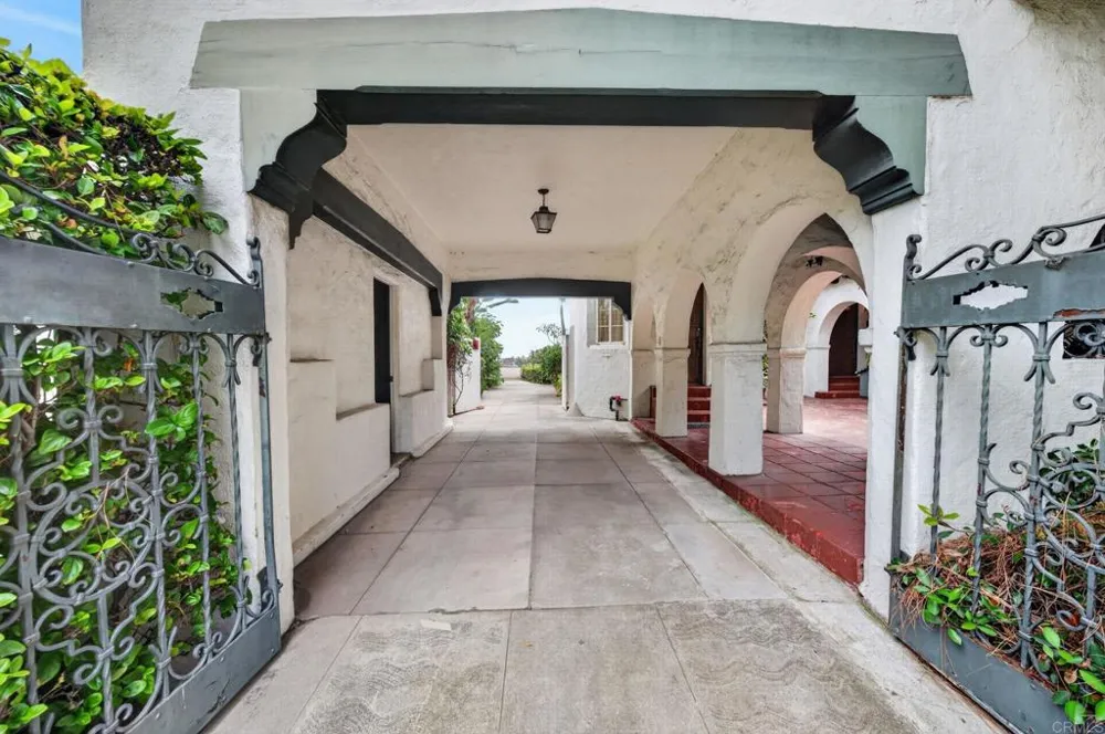 2798 McConnel Other, CA 90064