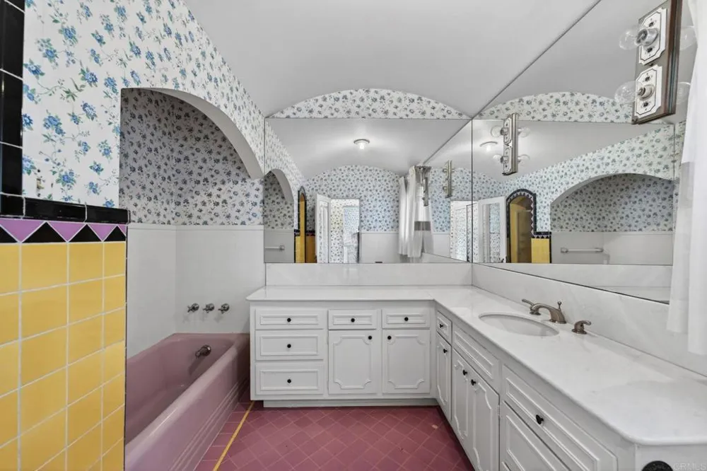 2798 McConnel Other, CA 90064