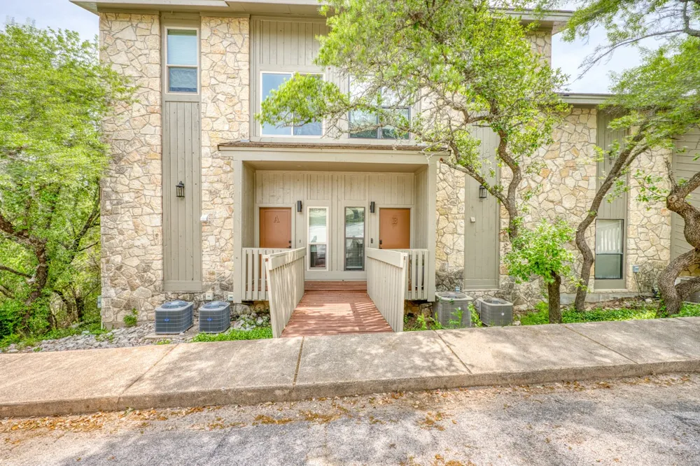 801 Grassy Knoll #B Horseshoe Bay, TX 78657