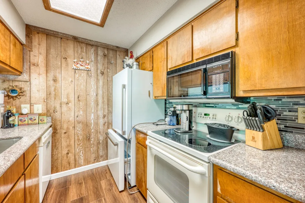 801 Grassy Knoll #B Horseshoe Bay, TX 78657