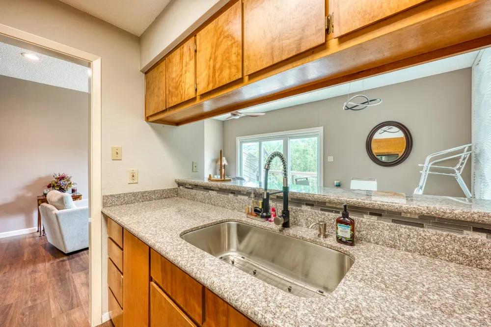 801 Grassy Knoll #B Horseshoe Bay, TX 78657