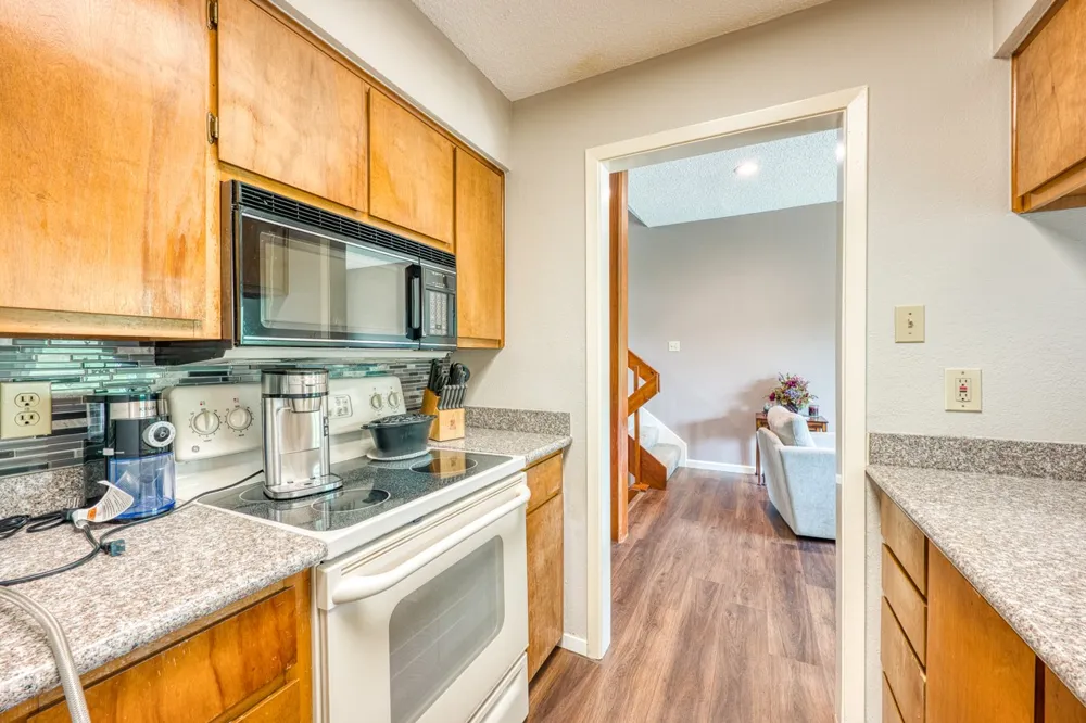 801 Grassy Knoll #B Horseshoe Bay, TX 78657
