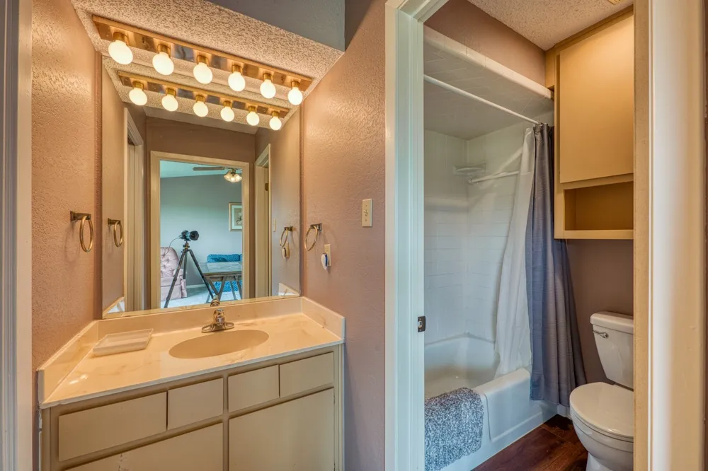 801 Grassy Knoll #B Horseshoe Bay, TX 78657