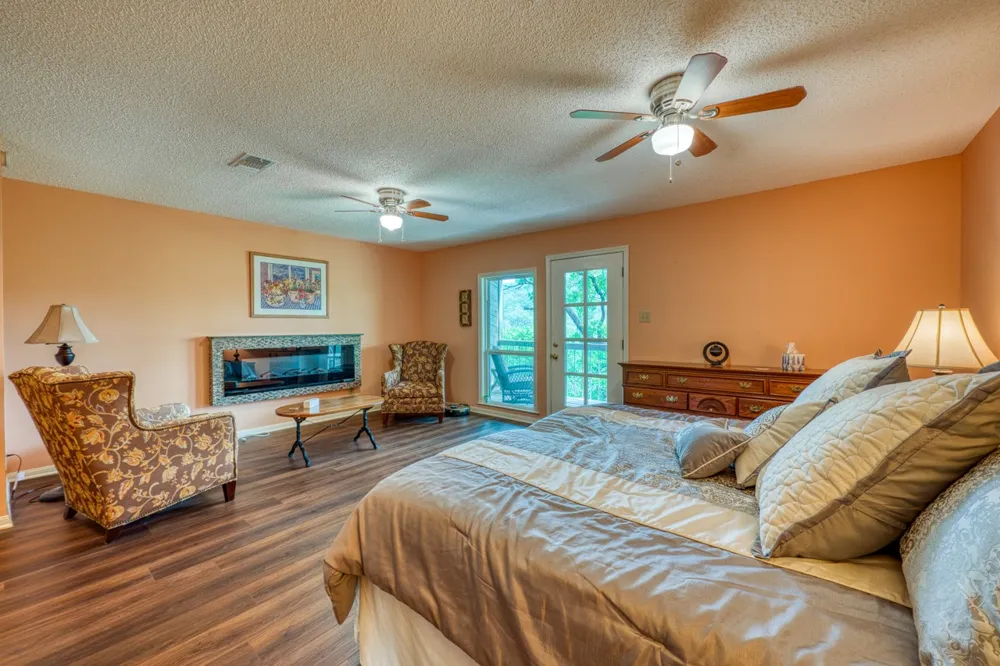 801 Grassy Knoll #B Horseshoe Bay, TX 78657