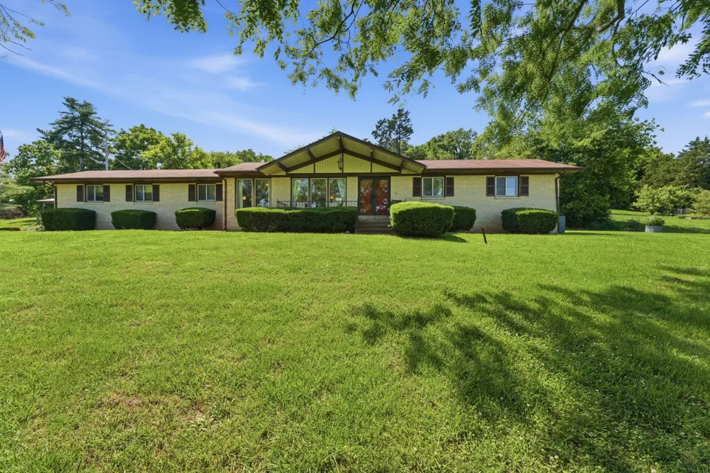 899 Carters Creek Pike Columbia, TN 38401