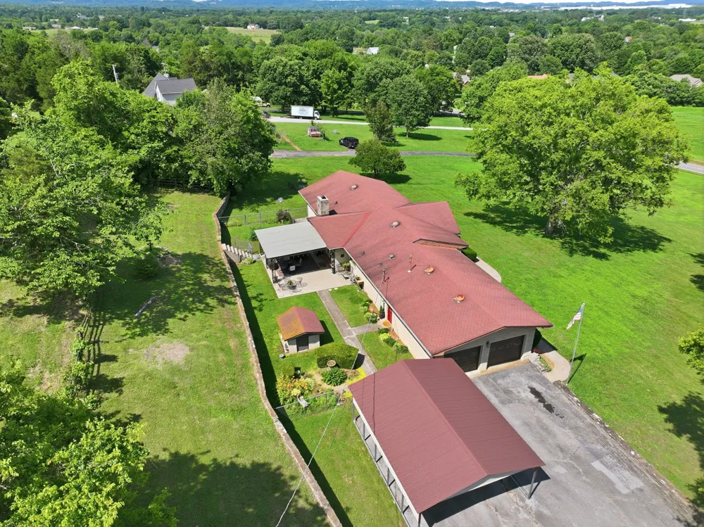 899 Carters Creek Pike Columbia, TN 38401