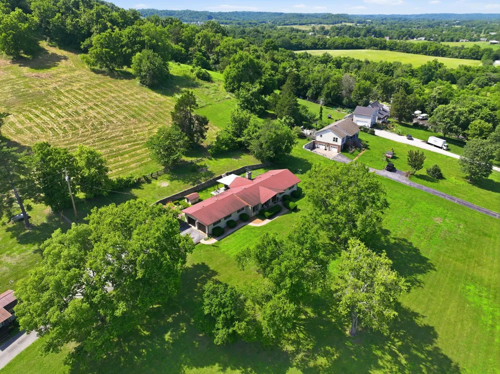 899 Carters Creek Pike Columbia, TN 38401