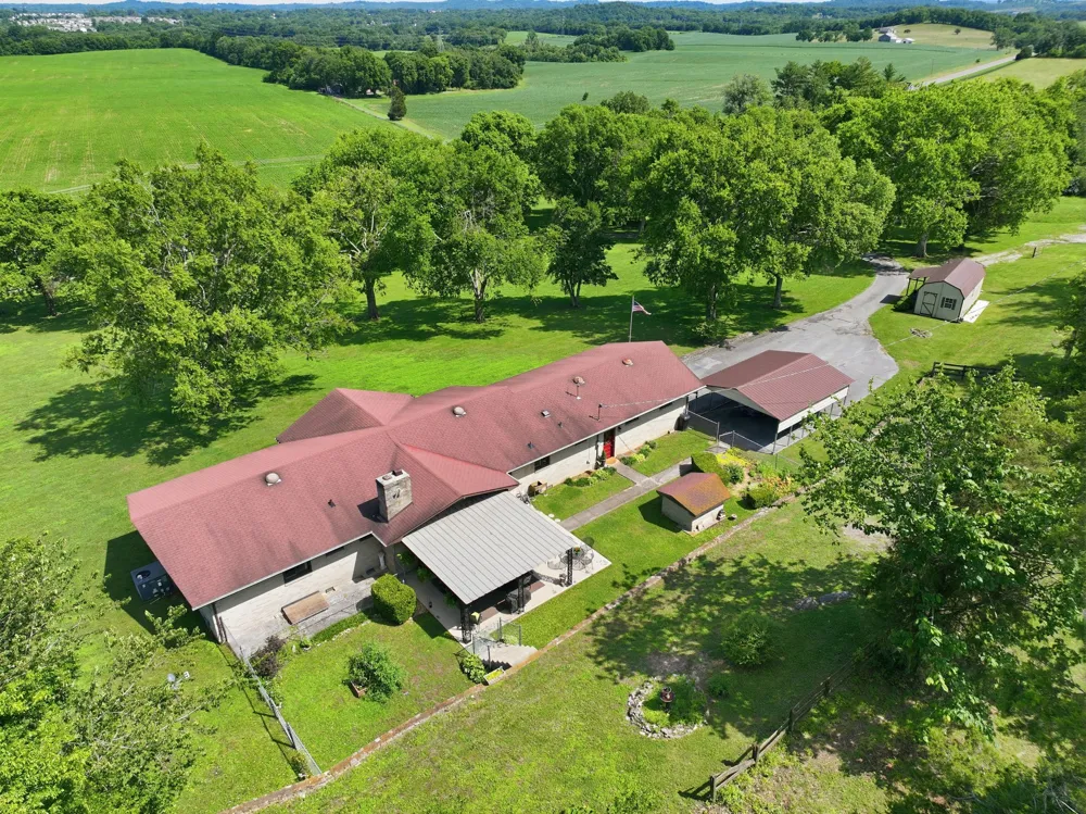 899 Carters Creek Pike Columbia, TN 38401