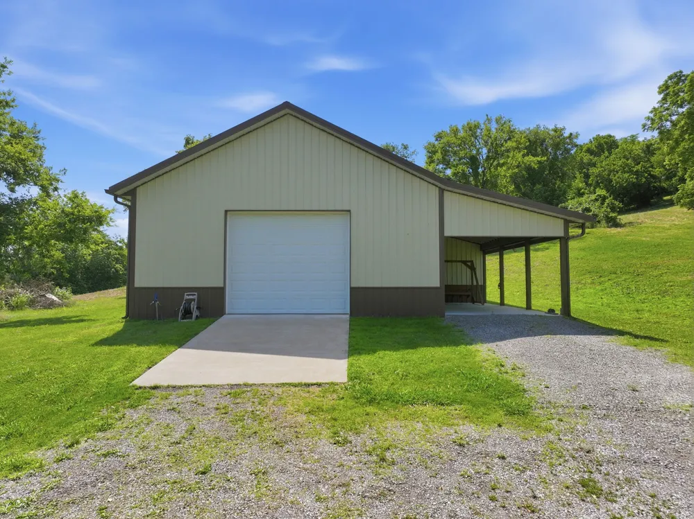 899 Carters Creek Pike Columbia, TN 38401