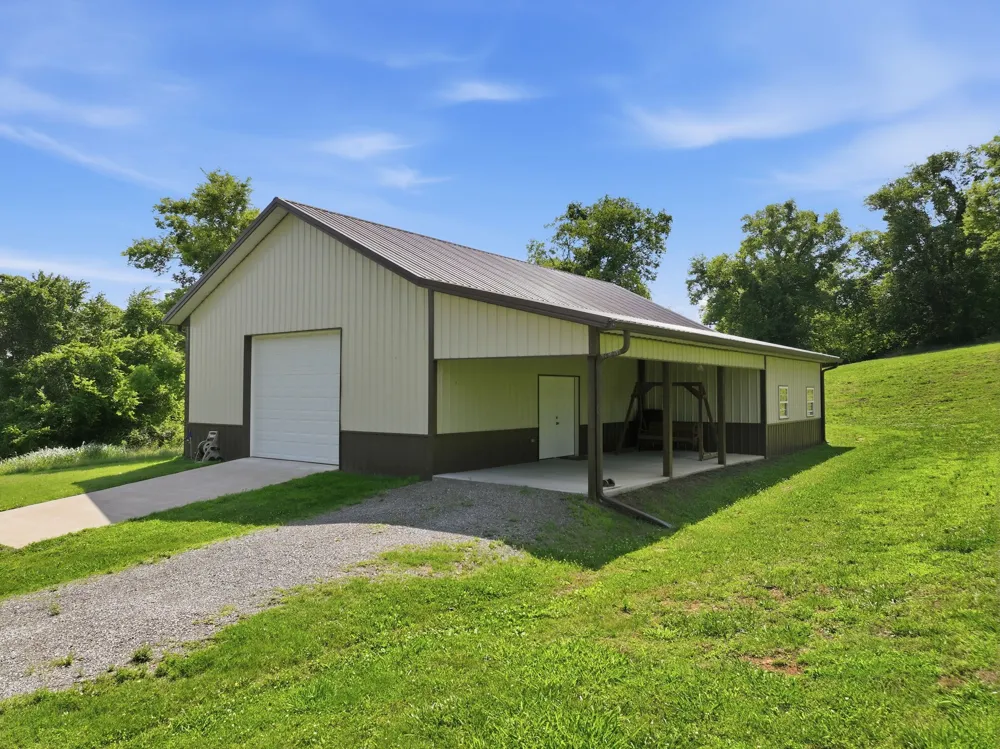899 Carters Creek Pike Columbia, TN 38401