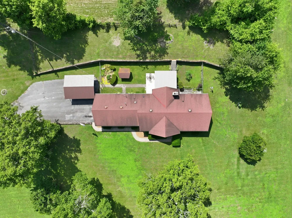 899 Carters Creek Pike Columbia, TN 38401