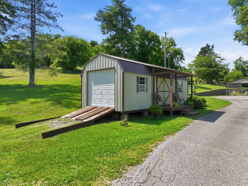 899 Carters Creek Pike Columbia, TN 38401