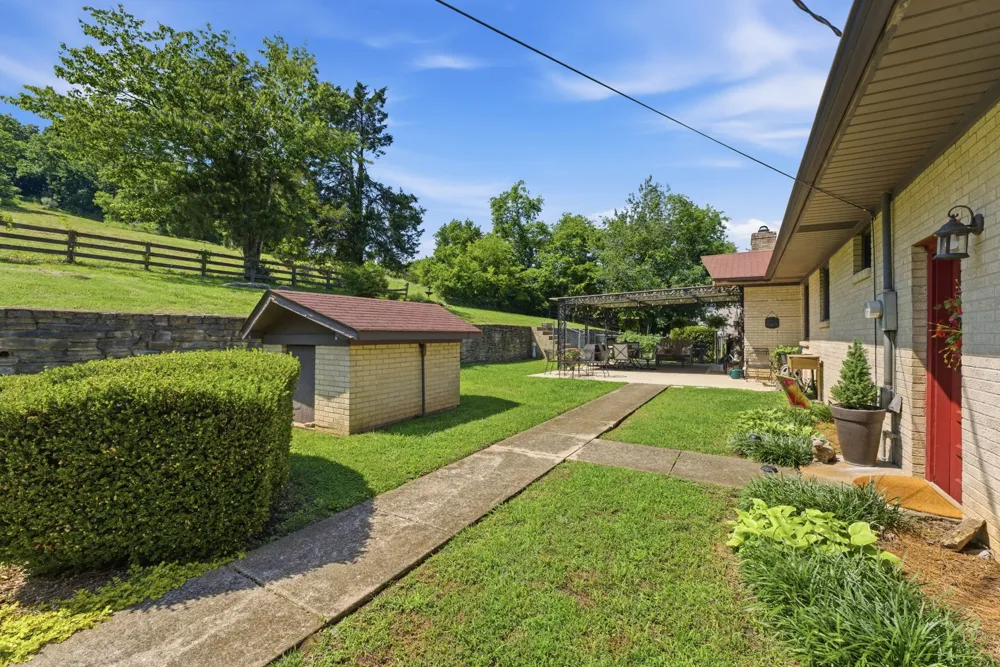 899 Carters Creek Pike Columbia, TN 38401