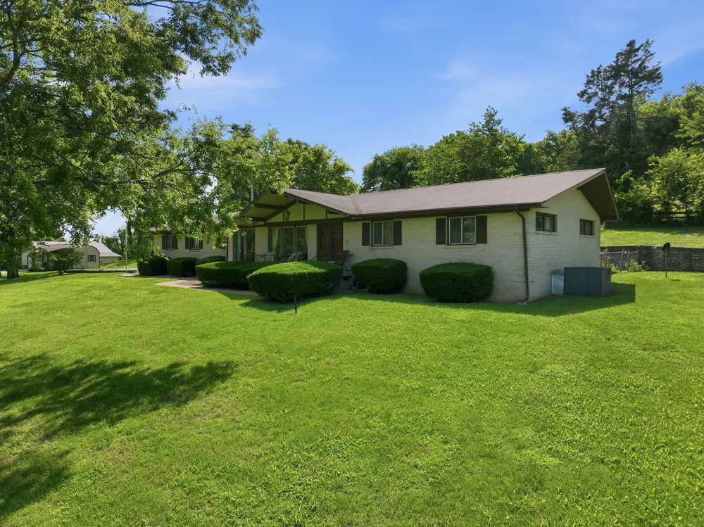 899 Carters Creek Pike Columbia, TN 38401