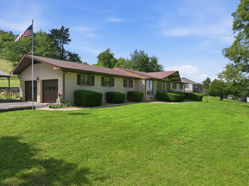 899 Carters Creek Pike Columbia, TN 38401