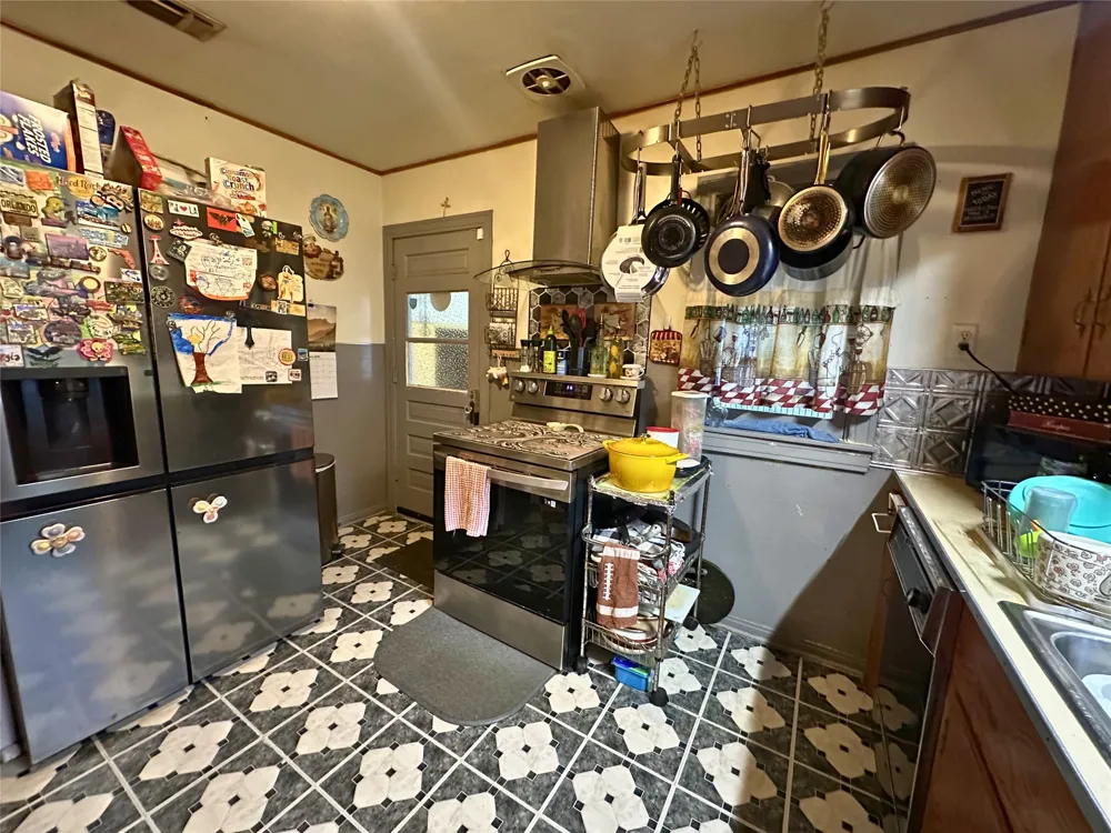1832 E Polk Paris, TX 75460