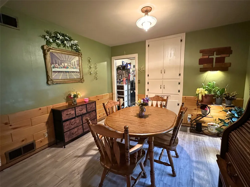 1832 E Polk Paris, TX 75460