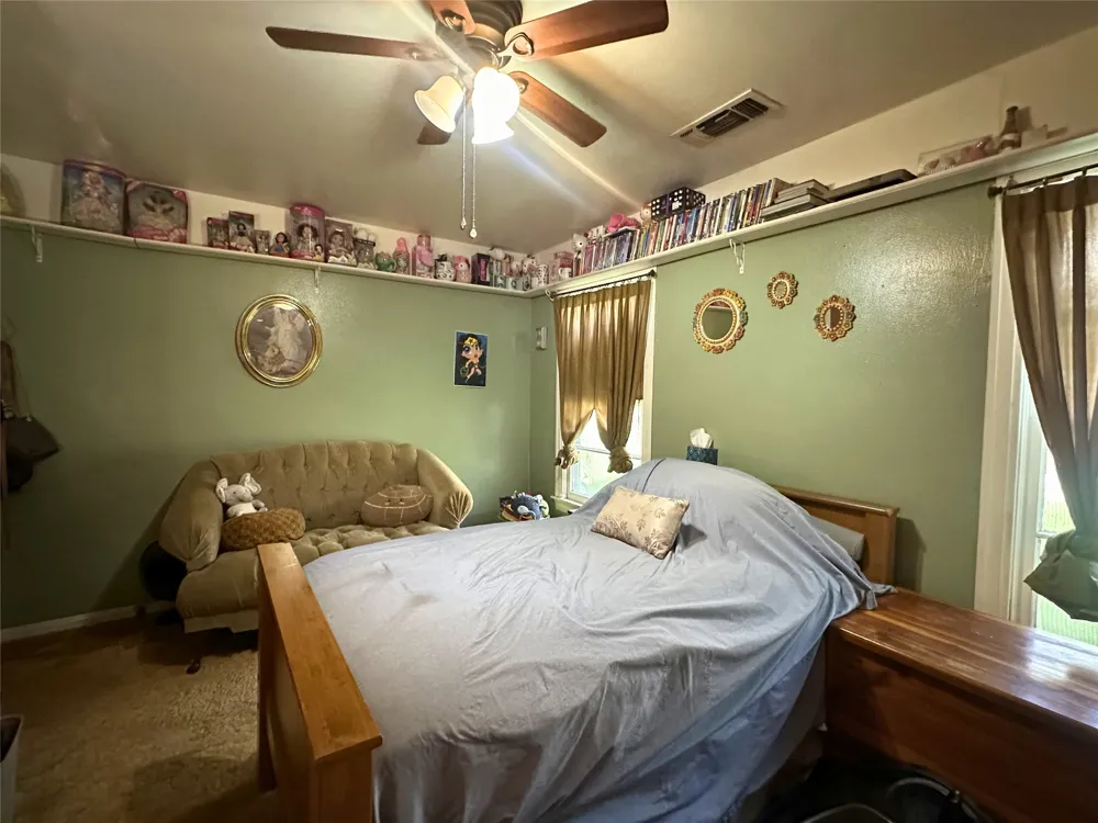 1832 E Polk Paris, TX 75460