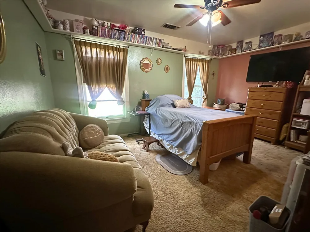 1832 E Polk Paris, TX 75460