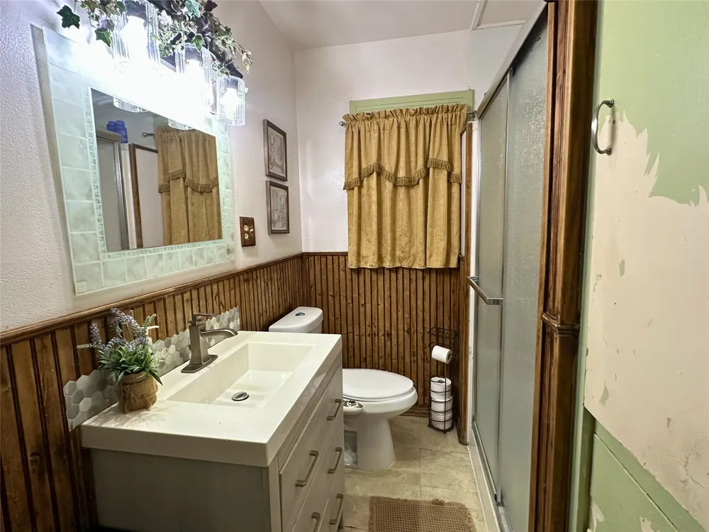 1832 E Polk Paris, TX 75460