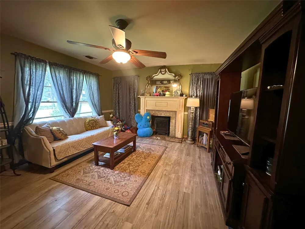 1832 E Polk Paris, TX 75460